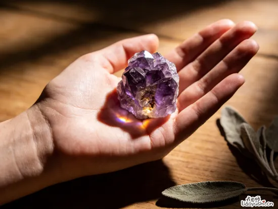 那些闪闪发光的石头，真的能改变我们的能量场吗？