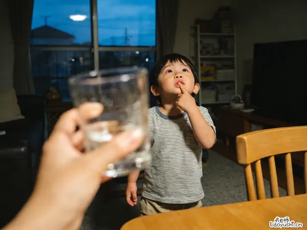 当沉默开始变得震耳欲聋，我成了儿子的首席观察员