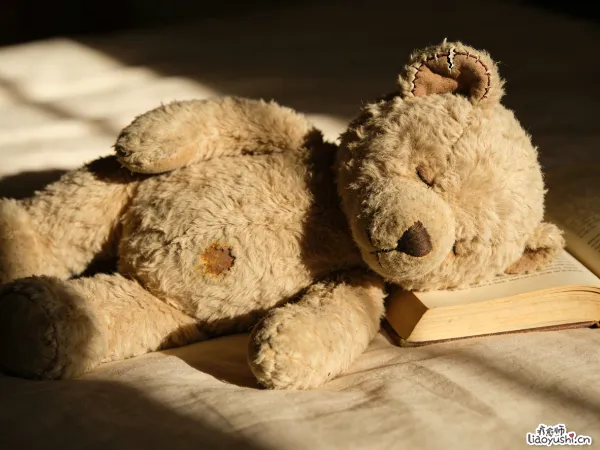 别再逼自己必须拿一百分了，你那个凌乱的样子也很可爱